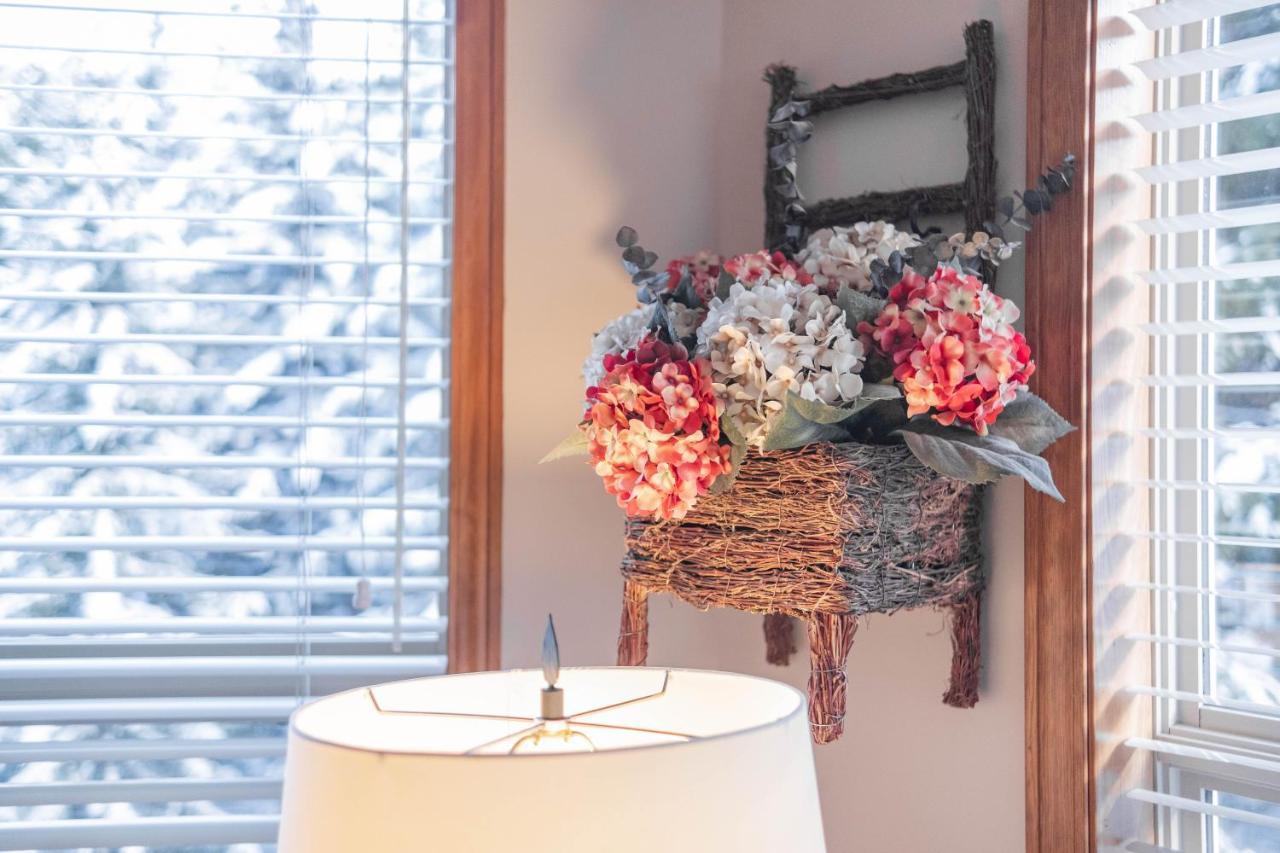 The Best Ski In Ski Out Two Bedroom Condo At Aspens Whistler Bagian luar foto